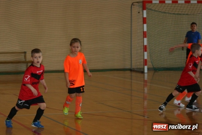 Zdjęcie w galerii na portalu naszraciborz.pl: 14. edycja Powiatowej Halowej Ligi Piłki Nożej Żaków im. Zbigniewa Oszka wiadomości z regionu