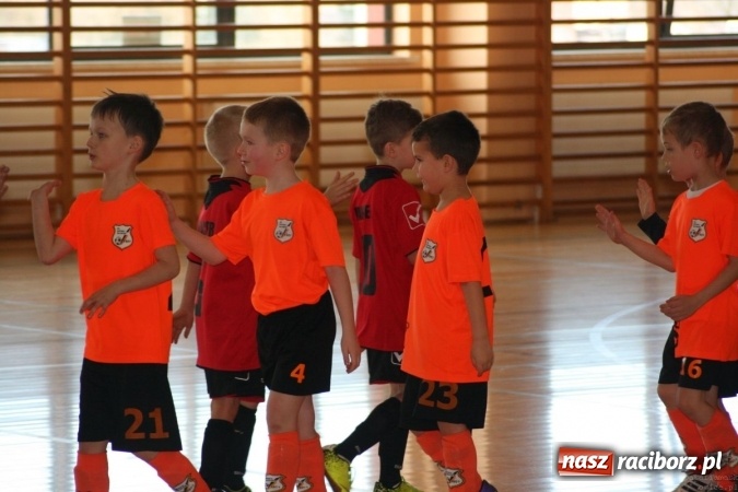 Zdjęcie w galerii na portalu naszraciborz.pl: 14. edycja Powiatowej Halowej Ligi Piłki Nożej Żaków im. Zbigniewa Oszka wiadomości z regionu
