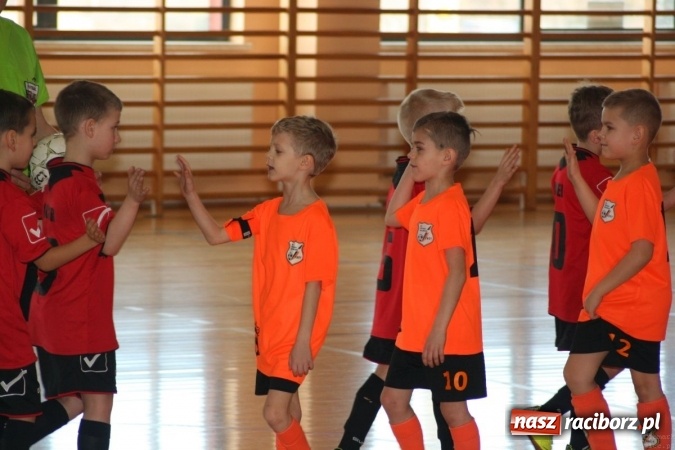 Zdjęcie w galerii na portalu naszraciborz.pl: 14. edycja Powiatowej Halowej Ligi Piłki Nożej Żaków im. Zbigniewa Oszka wiadomości z regionu