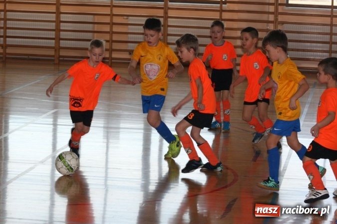 Zdjęcie w galerii na portalu naszraciborz.pl: 14. edycja Powiatowej Halowej Ligi Piłki Nożej Żaków im. Zbigniewa Oszka wiadomości z regionu