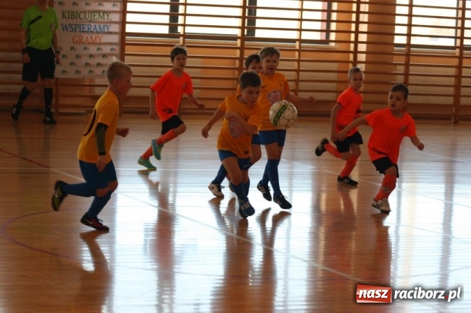 Zdjęcie w galerii na portalu naszraciborz.pl: 14. edycja Powiatowej Halowej Ligi Piłki Nożej Żaków im. Zbigniewa Oszka wiadomości z regionu
