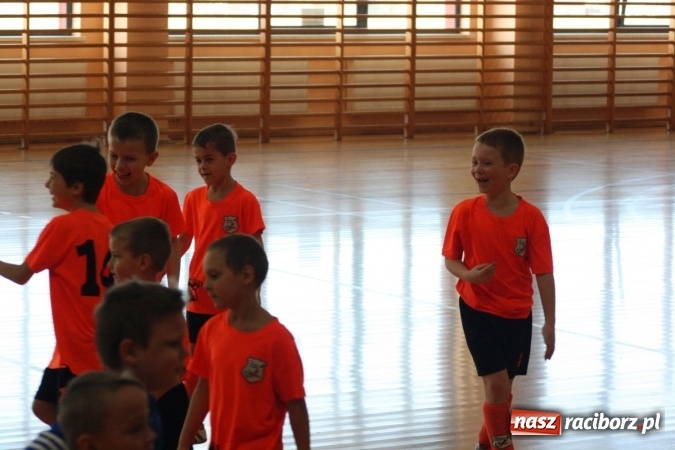 Zdjęcie w galerii na portalu naszraciborz.pl: 14. edycja Powiatowej Halowej Ligi Piłki Nożej Żaków im. Zbigniewa Oszka wiadomości z regionu