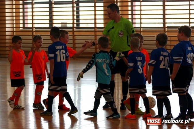 Zdjęcie w galerii na portalu naszraciborz.pl: 14. edycja Powiatowej Halowej Ligi Piłki Nożej Żaków im. Zbigniewa Oszka wiadomości z regionu