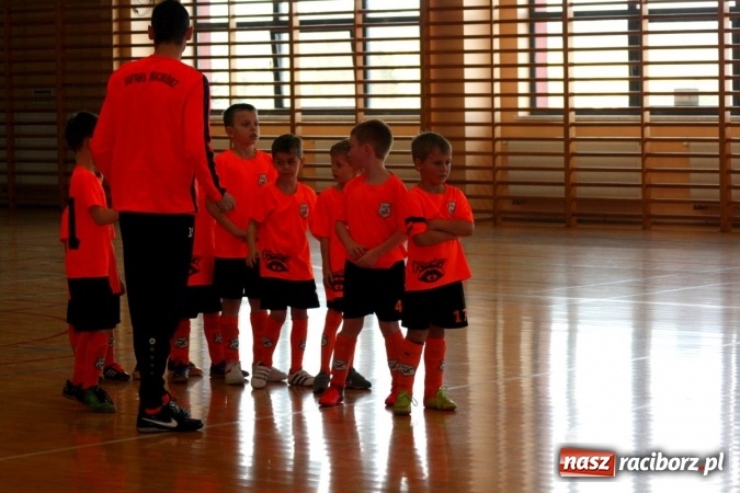 Zdjęcie w galerii na portalu naszraciborz.pl: 14. edycja Powiatowej Halowej Ligi Piłki Nożej Żaków im. Zbigniewa Oszka wiadomości z regionu