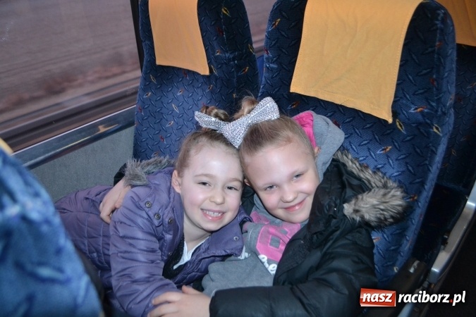 Zdjęcie w galerii na portalu naszraciborz.pl: Tancerki z Kuźni Raciborskiej wyróżnione na Ogólnopolskim Festiwalu Tanecznym Róża 2017 wiadomości z regionu