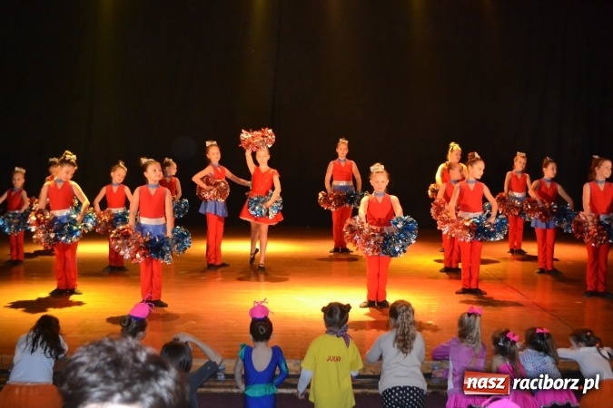 Zdjęcie w galerii na portalu naszraciborz.pl: Tancerki z Kuźni Raciborskiej wyróżnione na Ogólnopolskim Festiwalu Tanecznym Róża 2017 wiadomości z regionu