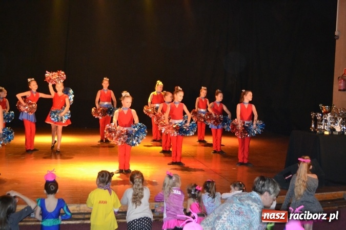 Zdjęcie w galerii na portalu naszraciborz.pl: Tancerki z Kuźni Raciborskiej wyróżnione na Ogólnopolskim Festiwalu Tanecznym Róża 2017 wiadomości z regionu
