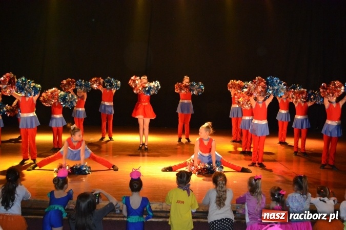 Zdjęcie w galerii na portalu naszraciborz.pl: Tancerki z Kuźni Raciborskiej wyróżnione na Ogólnopolskim Festiwalu Tanecznym Róża 2017 wiadomości z regionu