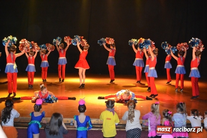 Zdjęcie w galerii na portalu naszraciborz.pl: Tancerki z Kuźni Raciborskiej wyróżnione na Ogólnopolskim Festiwalu Tanecznym Róża 2017 wiadomości z regionu