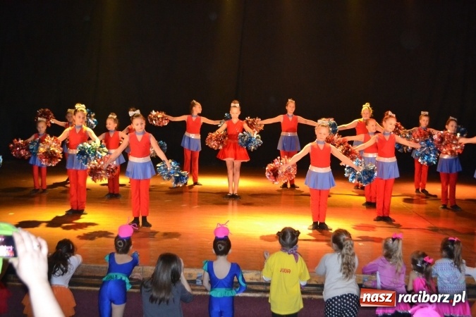 Zdjęcie w galerii na portalu naszraciborz.pl: Tancerki z Kuźni Raciborskiej wyróżnione na Ogólnopolskim Festiwalu Tanecznym Róża 2017 wiadomości z regionu
