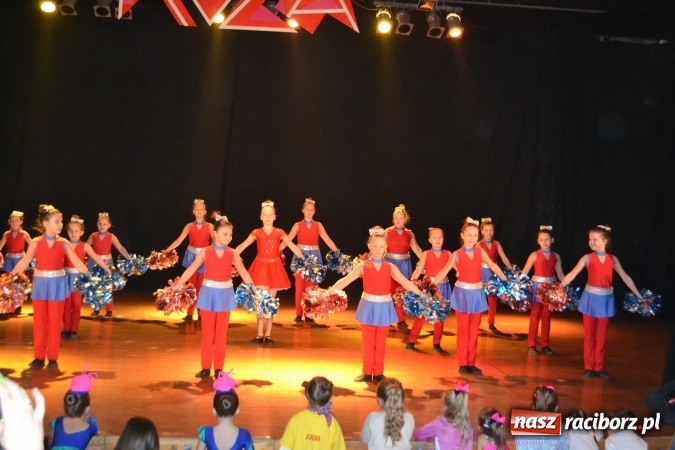Zdjęcie w galerii na portalu naszraciborz.pl: Tancerki z Kuźni Raciborskiej wyróżnione na Ogólnopolskim Festiwalu Tanecznym Róża 2017 wiadomości z regionu