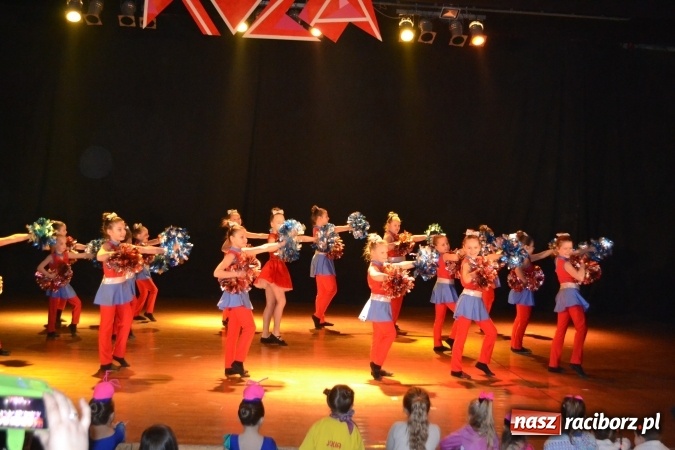 Zdjęcie w galerii na portalu naszraciborz.pl: Tancerki z Kuźni Raciborskiej wyróżnione na Ogólnopolskim Festiwalu Tanecznym Róża 2017 wiadomości z regionu
