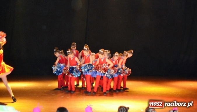 Zdjęcie w galerii na portalu naszraciborz.pl: Tancerki z Kuźni Raciborskiej wyróżnione na Ogólnopolskim Festiwalu Tanecznym Róża 2017 wiadomości z regionu