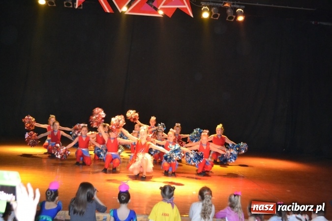 Zdjęcie w galerii na portalu naszraciborz.pl: Tancerki z Kuźni Raciborskiej wyróżnione na Ogólnopolskim Festiwalu Tanecznym Róża 2017 wiadomości z regionu