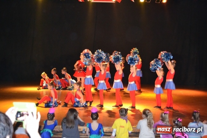 Zdjęcie w galerii na portalu naszraciborz.pl: Tancerki z Kuźni Raciborskiej wyróżnione na Ogólnopolskim Festiwalu Tanecznym Róża 2017 wiadomości z regionu