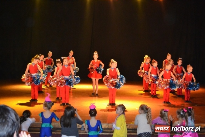 Zdjęcie w galerii na portalu naszraciborz.pl: Tancerki z Kuźni Raciborskiej wyróżnione na Ogólnopolskim Festiwalu Tanecznym Róża 2017 wiadomości z regionu