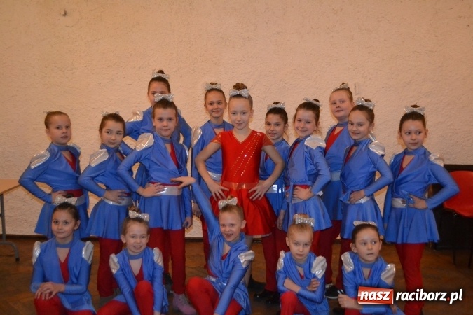 Zdjęcie w galerii na portalu naszraciborz.pl: Tancerki z Kuźni Raciborskiej wyróżnione na Ogólnopolskim Festiwalu Tanecznym Róża 2017 wiadomości z regionu