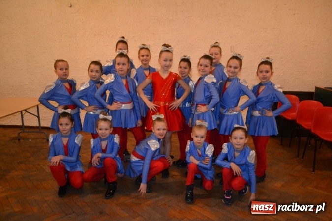 Zdjęcie w galerii na portalu naszraciborz.pl: Tancerki z Kuźni Raciborskiej wyróżnione na Ogólnopolskim Festiwalu Tanecznym Róża 2017 wiadomości z regionu