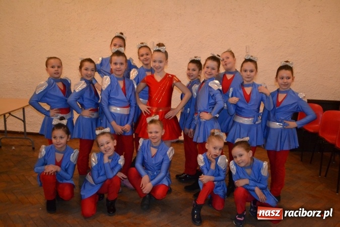 Zdjęcie w galerii na portalu naszraciborz.pl: Tancerki z Kuźni Raciborskiej wyróżnione na Ogólnopolskim Festiwalu Tanecznym Róża 2017 wiadomości z regionu