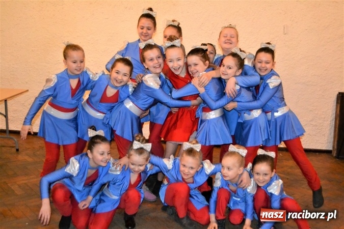 Zdjęcie w galerii na portalu naszraciborz.pl: Tancerki z Kuźni Raciborskiej wyróżnione na Ogólnopolskim Festiwalu Tanecznym Róża 2017 wiadomości z regionu