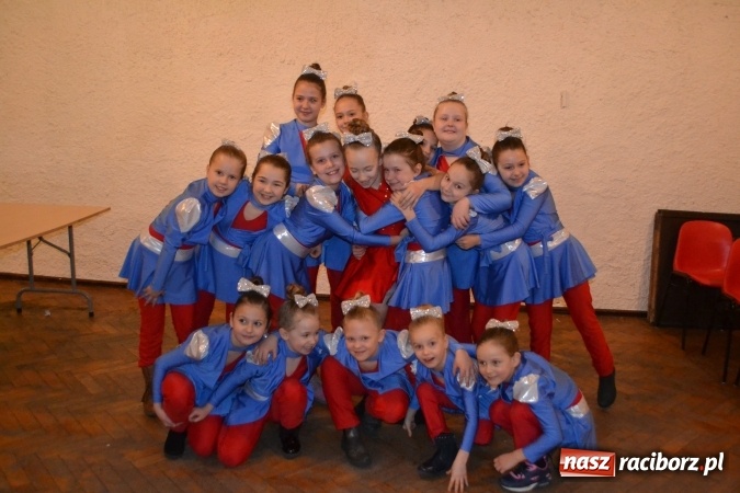 Zdjęcie w galerii na portalu naszraciborz.pl: Tancerki z Kuźni Raciborskiej wyróżnione na Ogólnopolskim Festiwalu Tanecznym Róża 2017 wiadomości z regionu
