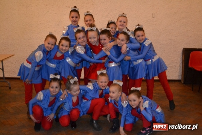 Zdjęcie w galerii na portalu naszraciborz.pl: Tancerki z Kuźni Raciborskiej wyróżnione na Ogólnopolskim Festiwalu Tanecznym Róża 2017 wiadomości z regionu