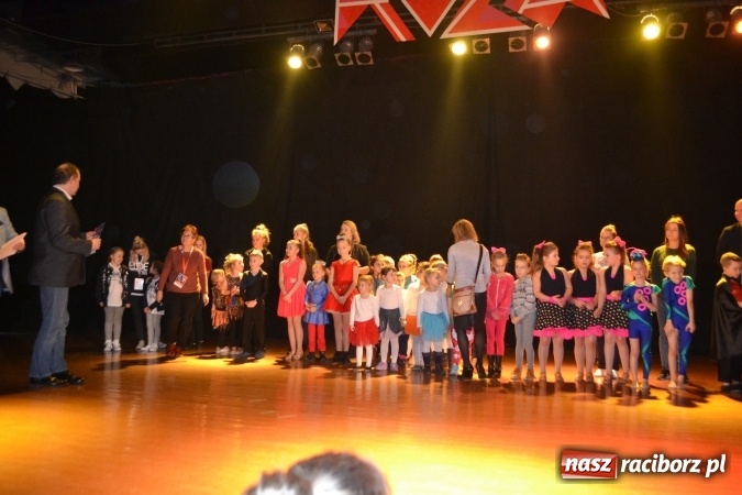 Zdjęcie w galerii na portalu naszraciborz.pl: Tancerki z Kuźni Raciborskiej wyróżnione na Ogólnopolskim Festiwalu Tanecznym Róża 2017 wiadomości z regionu
