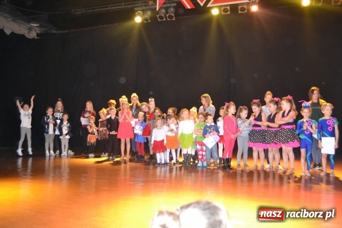 Zdjęcie w galerii na portalu naszraciborz.pl: Tancerki z Kuźni Raciborskiej wyróżnione na Ogólnopolskim Festiwalu Tanecznym Róża 2017 wiadomości z regionu