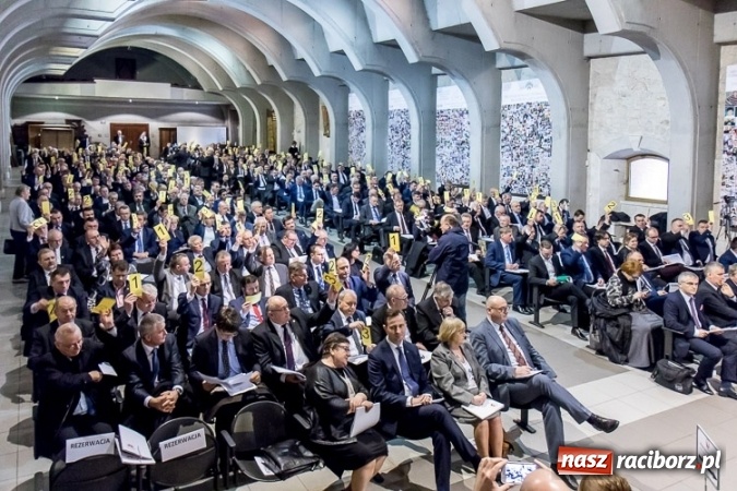 Zdjęcie w galerii na portalu naszraciborz.pl: Starosta raciborski na Nadzwyczajnym Zgromadzeniu Og&oacute;lnym Związku Powiat&oacute;w Polskich w Częstochowie wiadomości z regionu