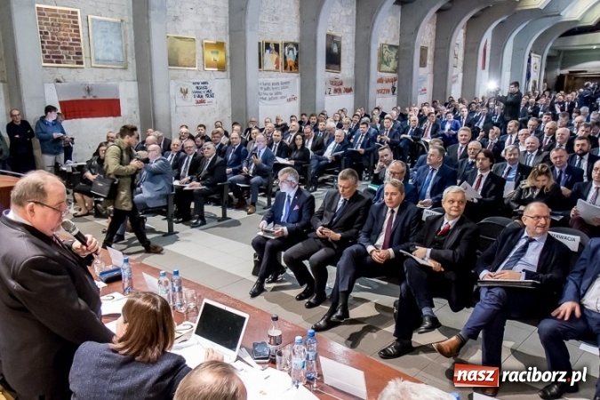 Zdjęcie w galerii na portalu naszraciborz.pl: Starosta raciborski na Nadzwyczajnym Zgromadzeniu Og&oacute;lnym Związku Powiat&oacute;w Polskich w Częstochowie wiadomości z regionu