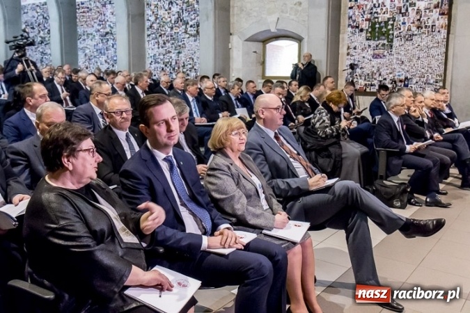 Zdjęcie w galerii na portalu naszraciborz.pl: Starosta raciborski na Nadzwyczajnym Zgromadzeniu Og&oacute;lnym Związku Powiat&oacute;w Polskich w Częstochowie wiadomości z regionu
