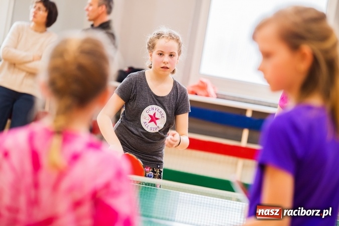 Zdjęcie w galerii na portalu naszraciborz.pl: Tenis stołowy szk&oacute;ł podstawowych w MOS-ie wiadomości z regionu