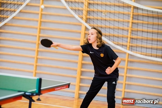 Zdjęcie w galerii na portalu naszraciborz.pl: Tenis stołowy szk&oacute;ł podstawowych w MOS-ie wiadomości z regionu