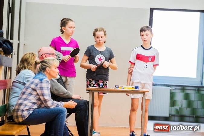 Zdjęcie w galerii na portalu naszraciborz.pl: Tenis stołowy szk&oacute;ł podstawowych w MOS-ie wiadomości z regionu