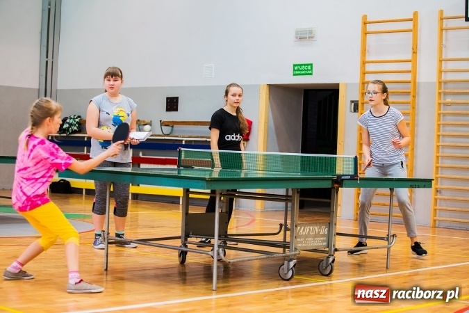 Zdjęcie w galerii na portalu naszraciborz.pl: Tenis stołowy szk&oacute;ł podstawowych w MOS-ie wiadomości z regionu