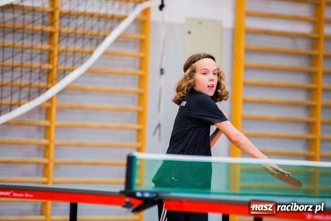 Zdjęcie w galerii na portalu naszraciborz.pl: Tenis stołowy szk&oacute;ł podstawowych w MOS-ie wiadomości z regionu