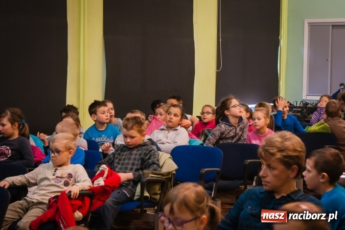 Zdjęcie w galerii na portalu naszraciborz.pl: Zaczarowane krzesiwo w Młodzieżowym Domu Kultury wiadomości z regionu