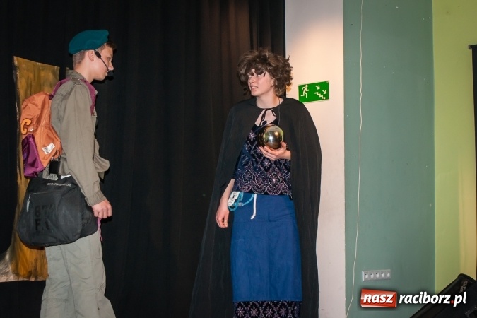 Zdjęcie w galerii na portalu naszraciborz.pl: Zaczarowane krzesiwo w Młodzieżowym Domu Kultury wiadomości z regionu