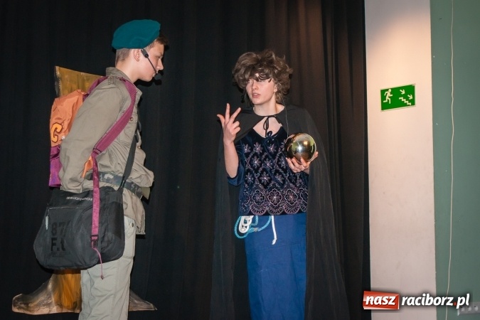Zdjęcie w galerii na portalu naszraciborz.pl: Zaczarowane krzesiwo w Młodzieżowym Domu Kultury wiadomości z regionu
