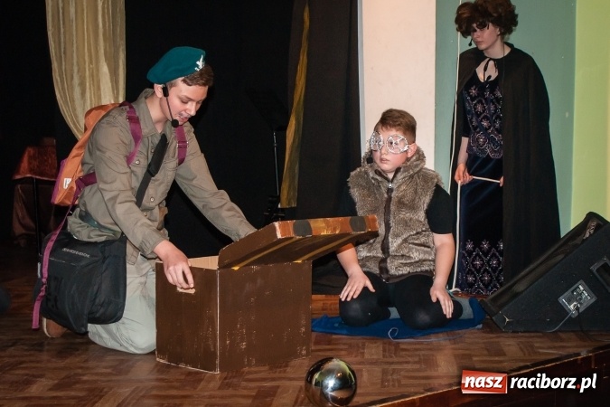 Zdjęcie w galerii na portalu naszraciborz.pl: Zaczarowane krzesiwo w Młodzieżowym Domu Kultury wiadomości z regionu