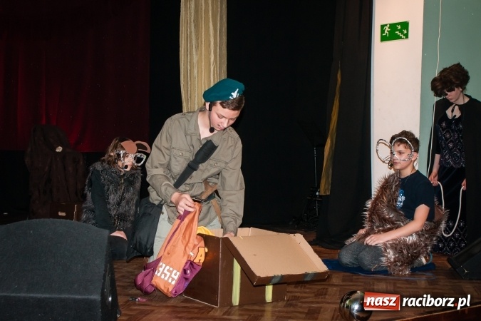 Zdjęcie w galerii na portalu naszraciborz.pl: Zaczarowane krzesiwo w Młodzieżowym Domu Kultury wiadomości z regionu