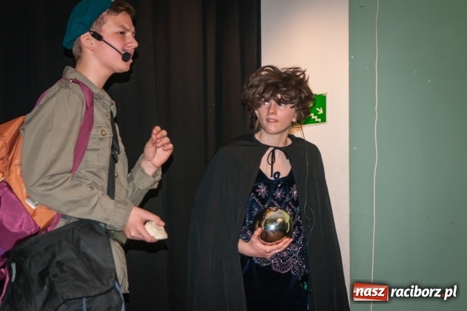 Zdjęcie w galerii na portalu naszraciborz.pl: Zaczarowane krzesiwo w Młodzieżowym Domu Kultury wiadomości z regionu