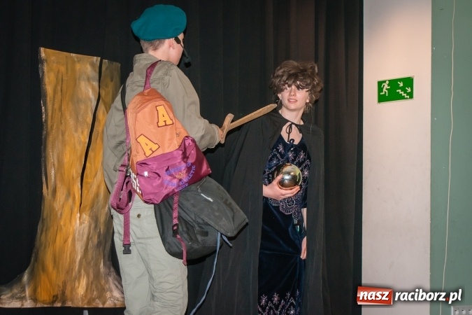 Zdjęcie w galerii na portalu naszraciborz.pl: Zaczarowane krzesiwo w Młodzieżowym Domu Kultury wiadomości z regionu