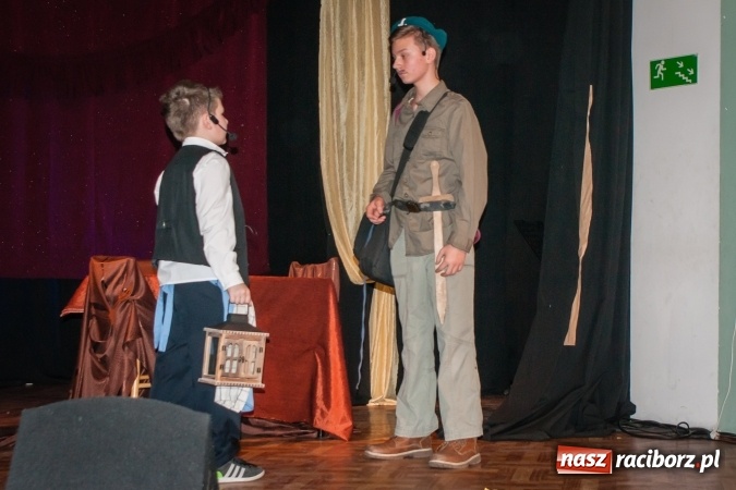 Zdjęcie w galerii na portalu naszraciborz.pl: Zaczarowane krzesiwo w Młodzieżowym Domu Kultury wiadomości z regionu