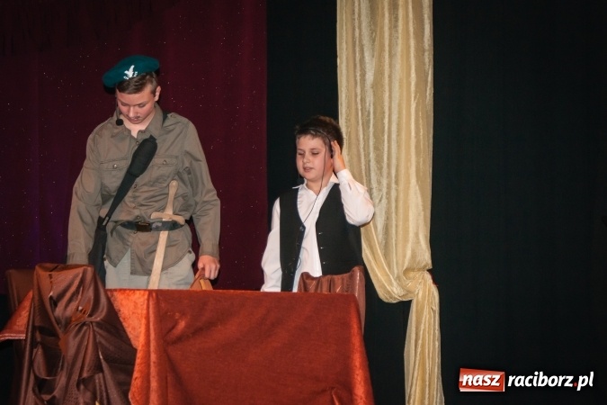 Zdjęcie w galerii na portalu naszraciborz.pl: Zaczarowane krzesiwo w Młodzieżowym Domu Kultury wiadomości z regionu