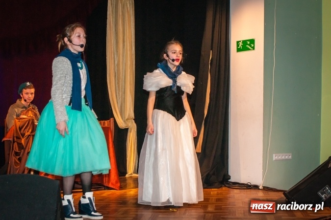 Zdjęcie w galerii na portalu naszraciborz.pl: Zaczarowane krzesiwo w Młodzieżowym Domu Kultury wiadomości z regionu