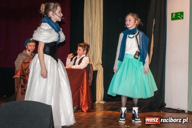 Zdjęcie w galerii na portalu naszraciborz.pl: Zaczarowane krzesiwo w Młodzieżowym Domu Kultury wiadomości z regionu