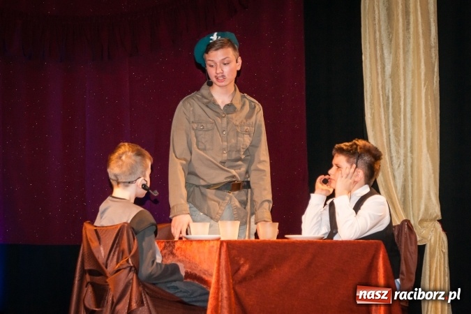 Zdjęcie w galerii na portalu naszraciborz.pl: Zaczarowane krzesiwo w Młodzieżowym Domu Kultury wiadomości z regionu