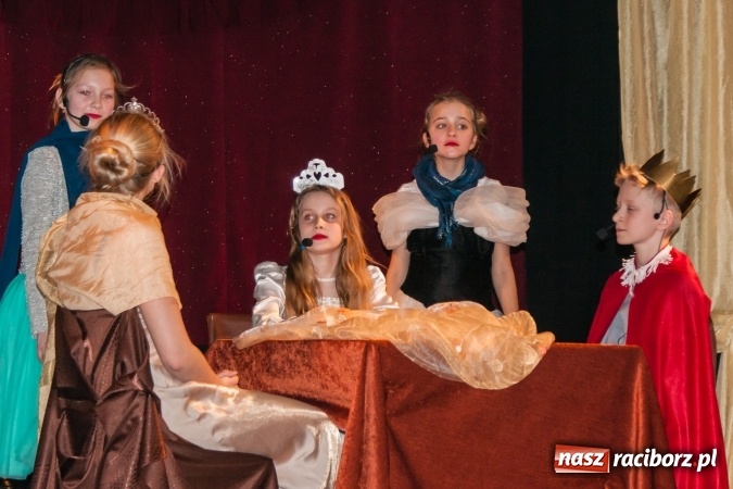 Zdjęcie w galerii na portalu naszraciborz.pl: Zaczarowane krzesiwo w Młodzieżowym Domu Kultury wiadomości z regionu