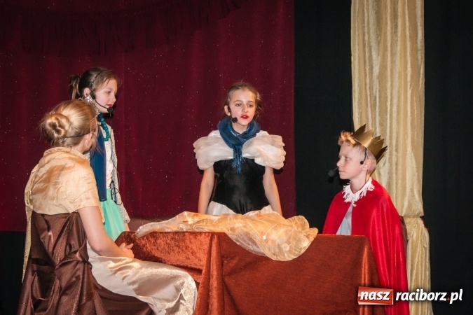 Zdjęcie w galerii na portalu naszraciborz.pl: Zaczarowane krzesiwo w Młodzieżowym Domu Kultury wiadomości z regionu